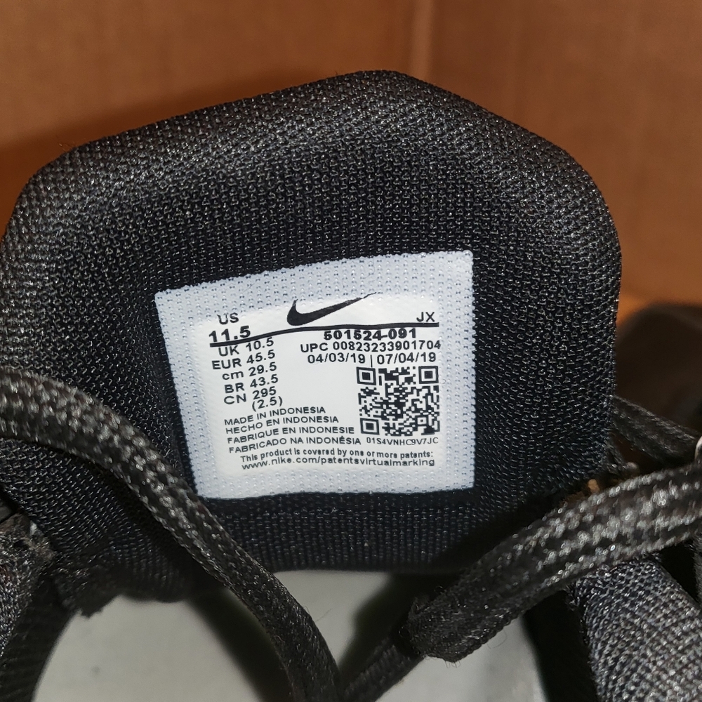 Black with white accents Men's Nike shox 11.5.